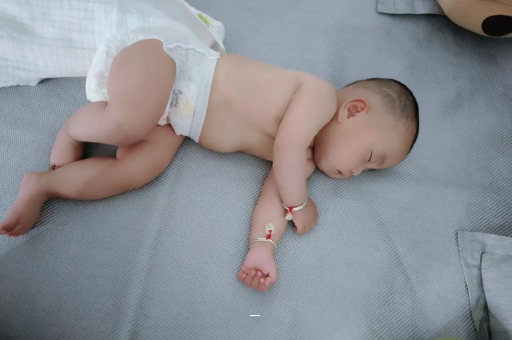 仙桃几个月宝宝可以竖抱